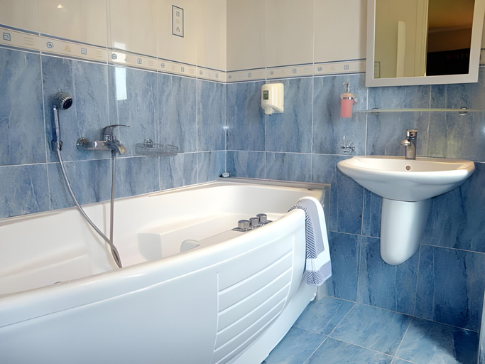 Bathroom 4, Emporios Bay Hotel, North Aegean