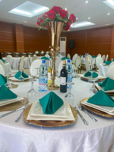 Food & Drinks 2, Hotel Vallee Des Princes, Wouri