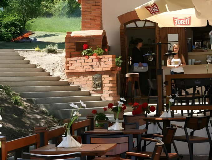 Food & Drinks, Dworek Ojca Mateusza, Sandomierz
