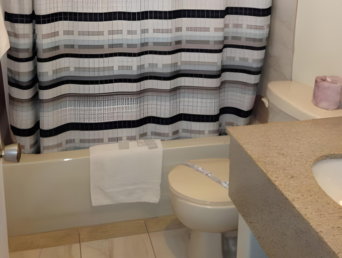 Bathroom 2, Countryside Inn, Frontenac
