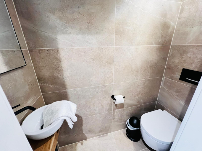 Bathroom 2, Beautiful one bedroom w balcony&parking, Luxembourg