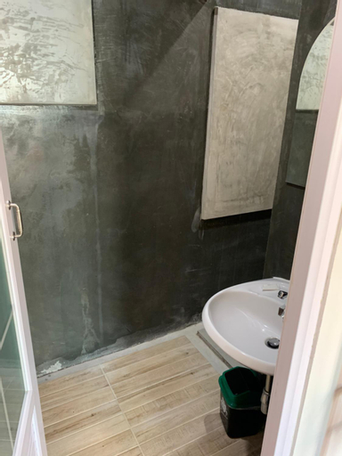 Bathroom 8