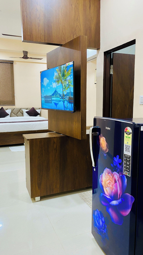 Others 4, Stay 10 B&M, Indore