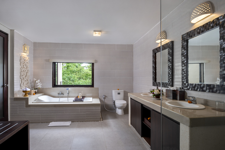 Bathroom 14