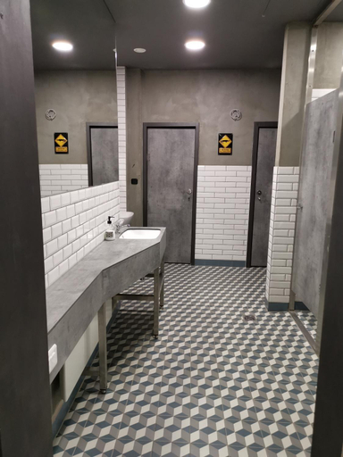 Bathroom 2, K43 Rooms, Belgrade