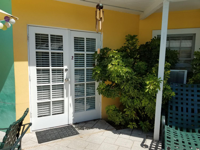 Alexander Palms Court - No Hidden Resort Fees!, Monroe