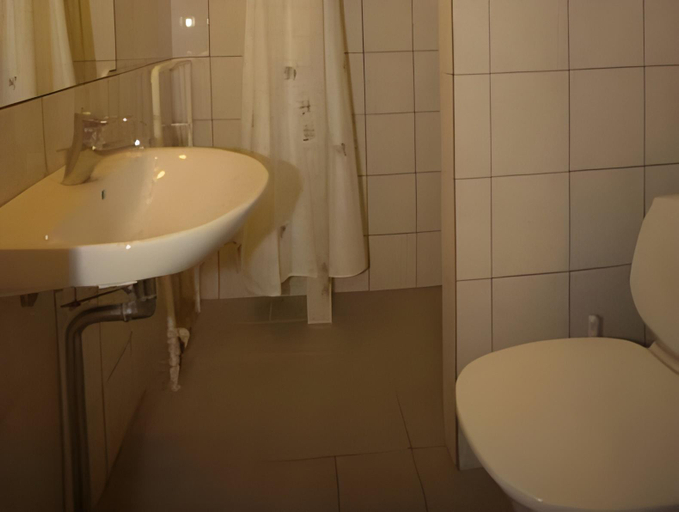 Bathroom 2, Hotel Gilleleje Strand, Gribskov