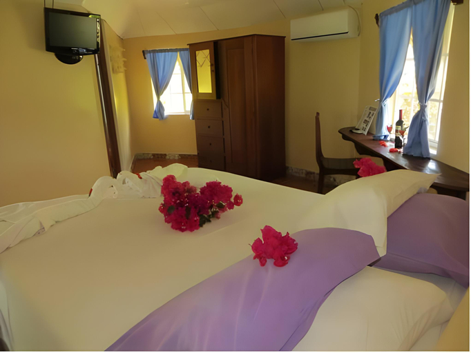 Bedroom 2, Paraiso Beach Hotel, Laguna de Perlas