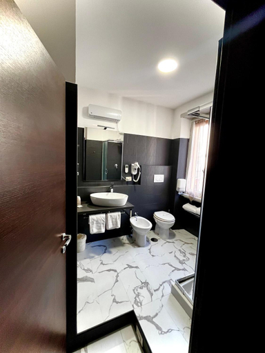 Others 4, Prati Comfort, Rome