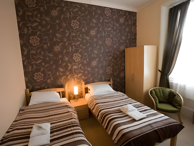 Others 5, Tregonholme Hotel, Poole
