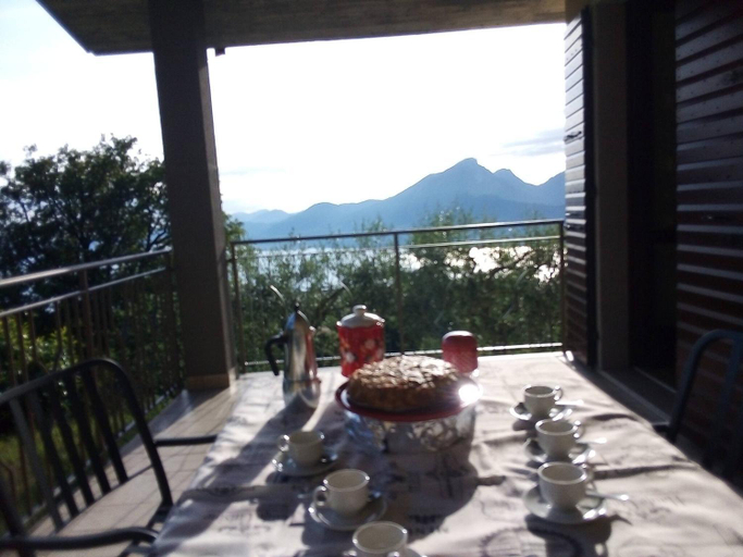 Others 4, sunny villa apartment, Verona