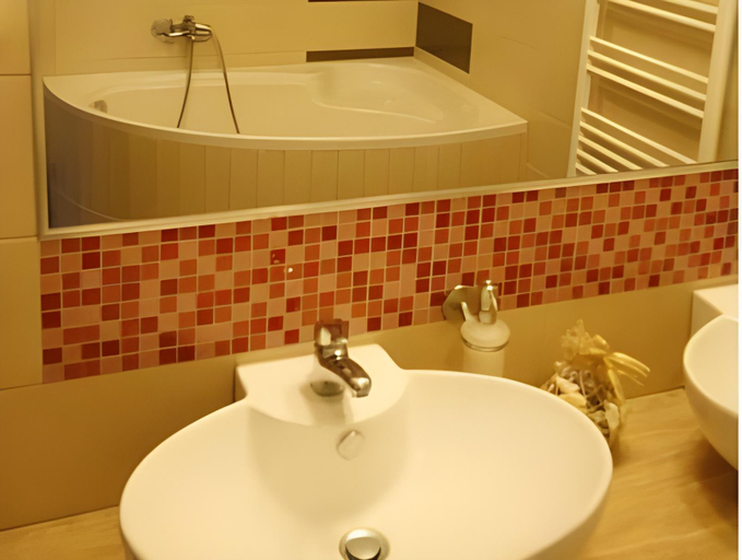 Bathroom 2, Aranybanya Hotel, Abaúj–Hegyközi
