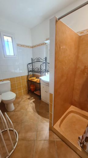 Bathroom 4, Locations Residence Rocca Rossa Palombaggia classees 3 etoiles, Corse-du-Sud
