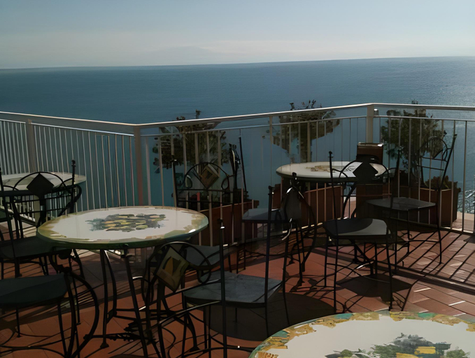 Others 5, Hotel Voce del Mare, Salerno
