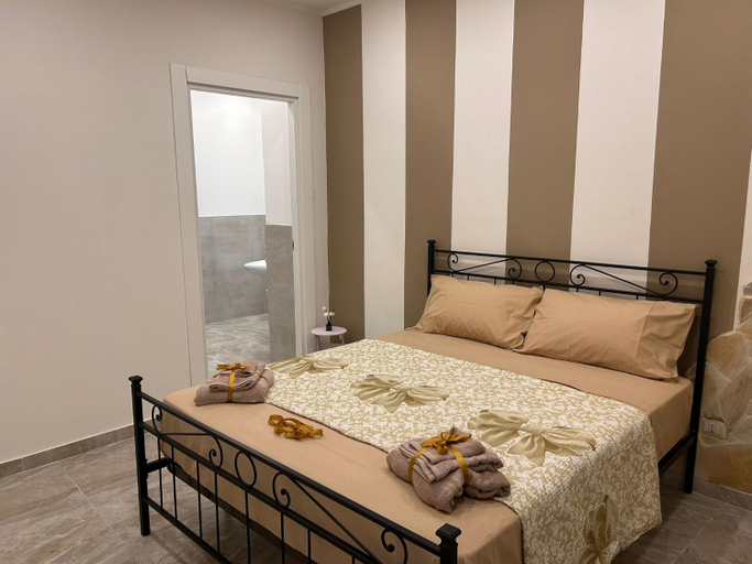 Others 5, Al piccolo borgo, Catania