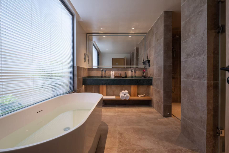 Bathroom 3, See You in the mountains, Guilin