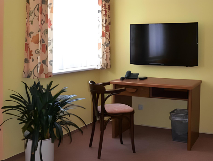 Others 4, Hotel Drei Kronen, Ilm-Kreis
