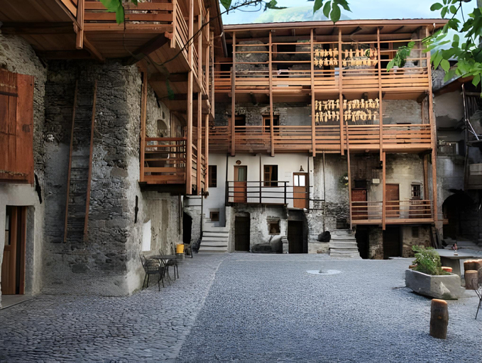 Others 4, Contrada Beltramelli, Sondrio