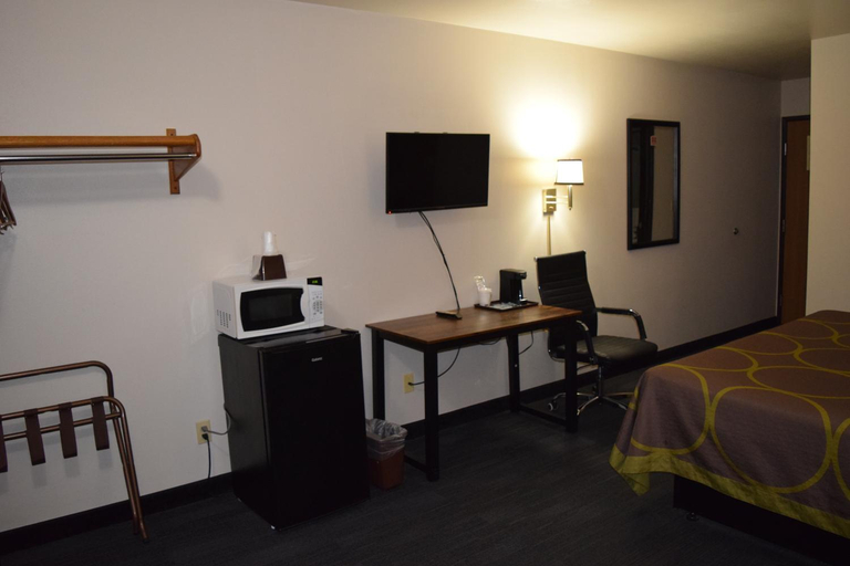 Bedroom, AmeriVu Inn and Suites Shawano WI, Shawano