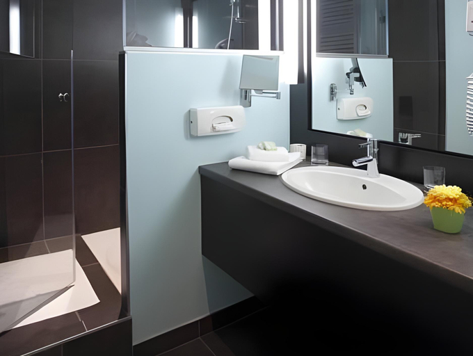 Bathroom 3, Logis Clair Matin Resort & Spa, Haute-Loire