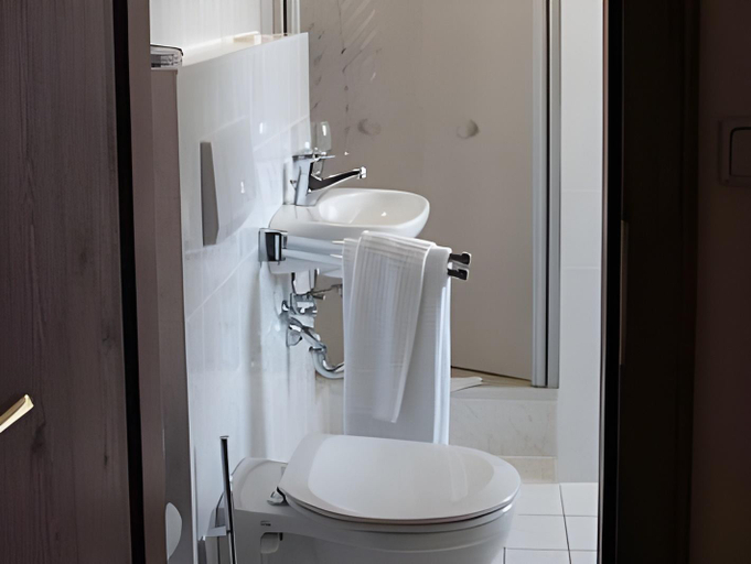 Bathroom, Seehotel Huberhof, Uckermark