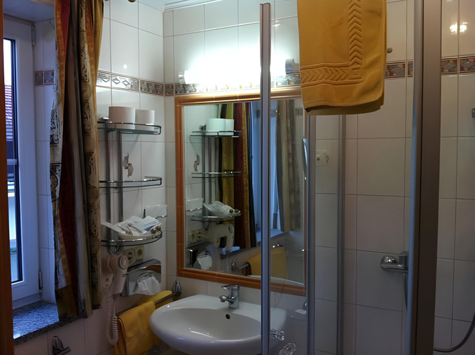 Bathroom 2, Hotel Preishof, Passau