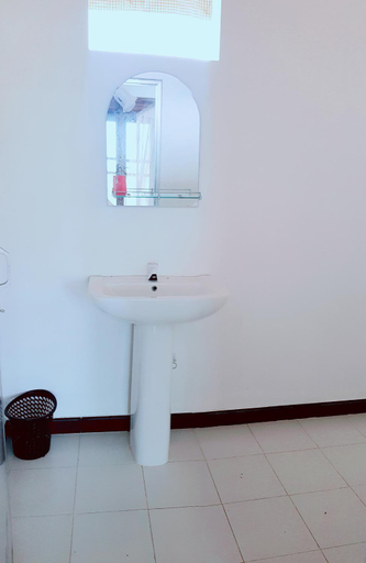 Bathroom 3, Exotic Beach Hotel, Pothuvil