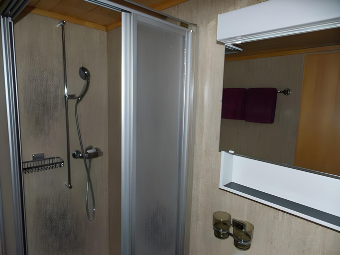 Bathroom 4, Hotel Rössli, Interlaken