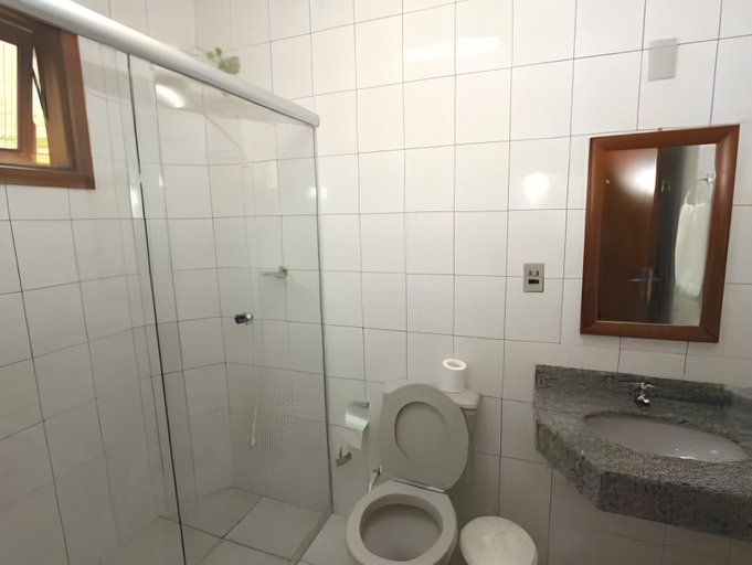 Bathroom 3, Hotel Cabanas, Bonito