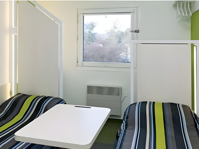 Bedroom 2, hotelF1 Pontarlier, Doubs