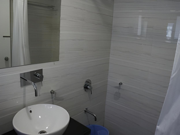 Bathroom 2, Girnar Hotel, Aurangabad
