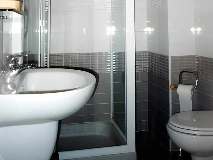 Bathroom 4, Hotel Residence Sanremo, Gorizia