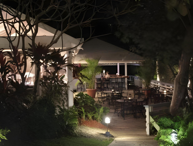 Food & Drinks 5, Club Seabourne Hotel