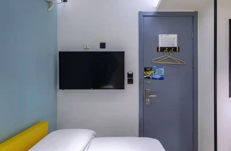 Bedroom 2, yibaijiudianlangaoluditiezhandian, Shanghai