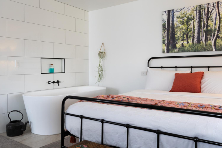 Bedroom 2, Alice's Cottages, Launceston - Pt B