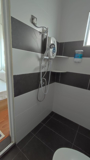 Bathroom 9