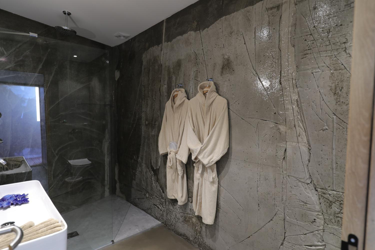 Bathroom 2, Hotel confidentiel Le Grecale, Corse-du-Sud