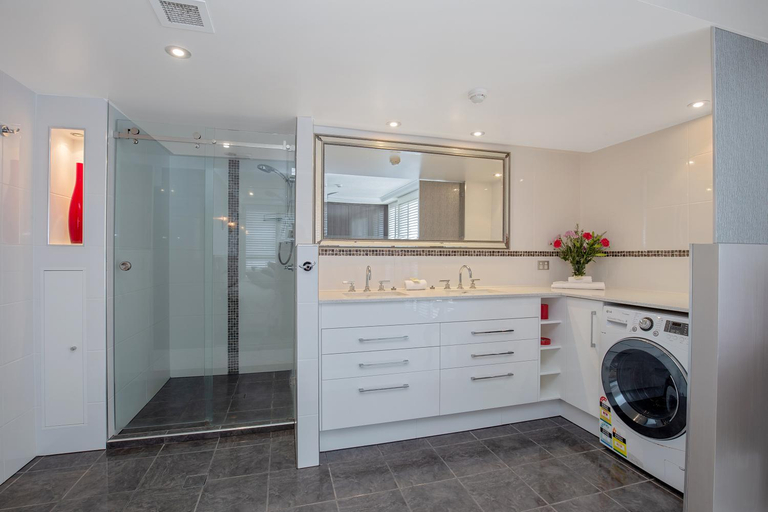 Bathroom 2, Carool Holiday Apartments, Gold Coast
