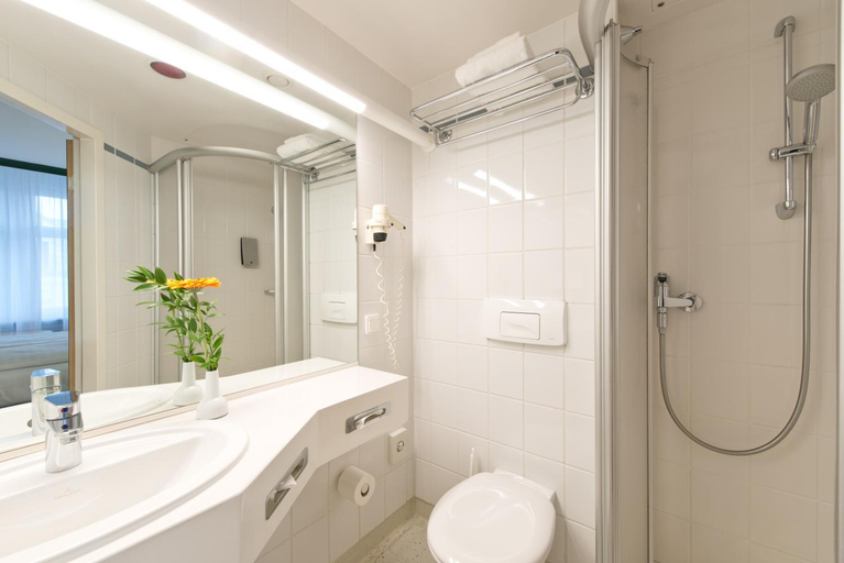 Bathroom 4, Hotel Kaiserin Augusta, Weimar