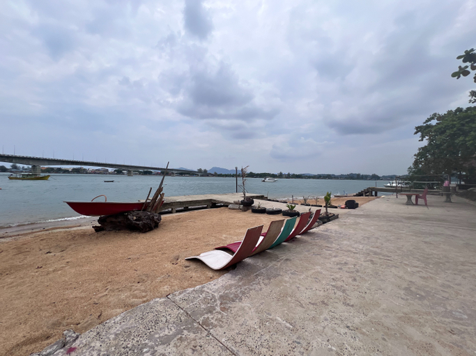 Exterior & Views 4, Riverbank Dungun Guesthouse & Cafe, Dungun