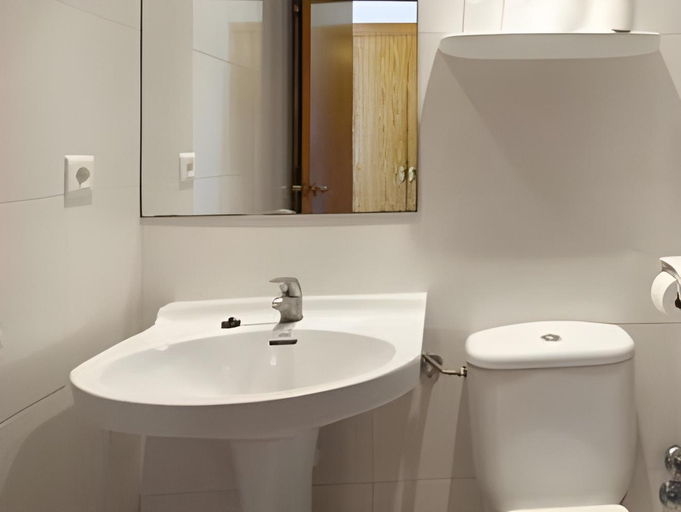 Bathroom 5, Club Can Bossa, Baleares