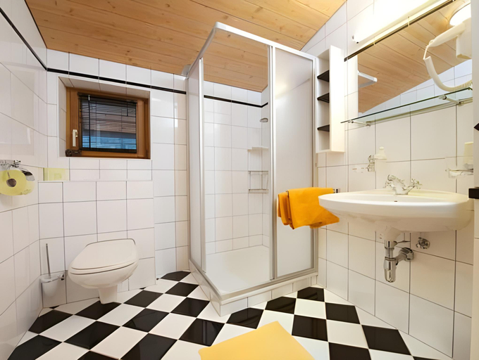 Bathroom 3, Pension Gabi, Zell am See