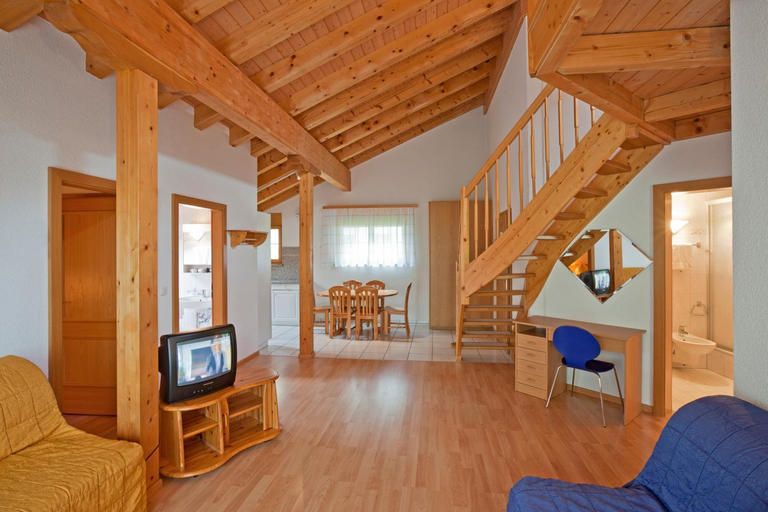 Shared lounge/TV area, Les Naturelles, Leuk