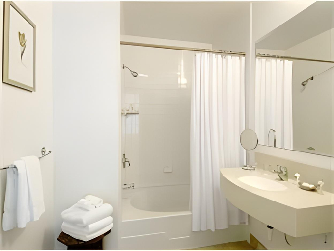 Bathroom 5, Waters Edge Hotel, Marin