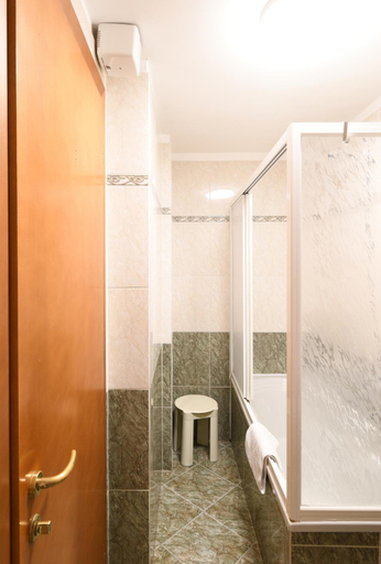 Bathroom 13