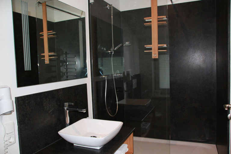 Bathroom 7