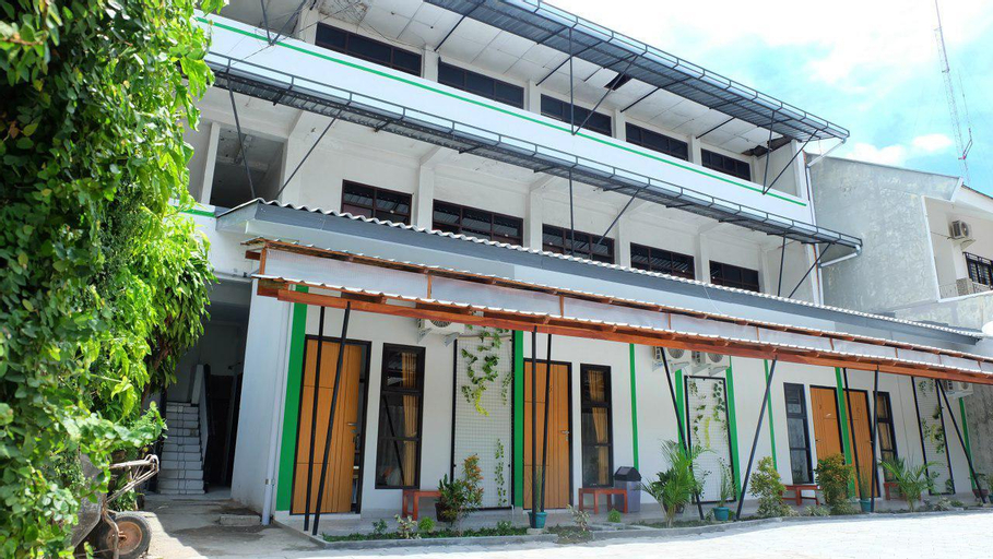 Exterior 6