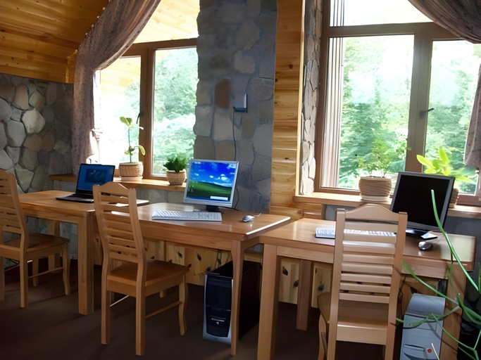 Others 5, Stariy Zamok, Goryachiy Klyuch gorsovet