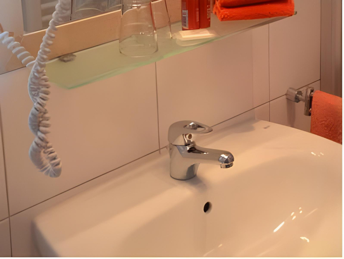 Bathroom 4, Hotel-von-Heyden, Regensburg