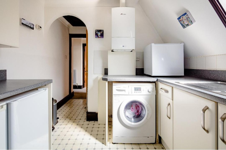 Kitchen 5, Double room 2 mins from station, London